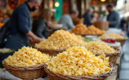 Massaie di Bari Vecchia impegnate in attività tradizionali