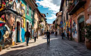 Murales colorati a Gherardi che sembrano un set cinematografico
