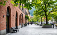 Immagine di risse nel centro di Bolzano con polizia