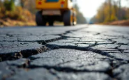Cartello stradale che indica lavori in corso sulla A10