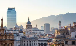 Immagine dei Campi Flegrei durante un terremoto a Napoli