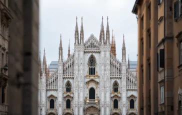 Immagine del Duomo di Milano con scene di tragedia