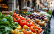 Turismo in Italia con turisti felici e paesaggi iconici