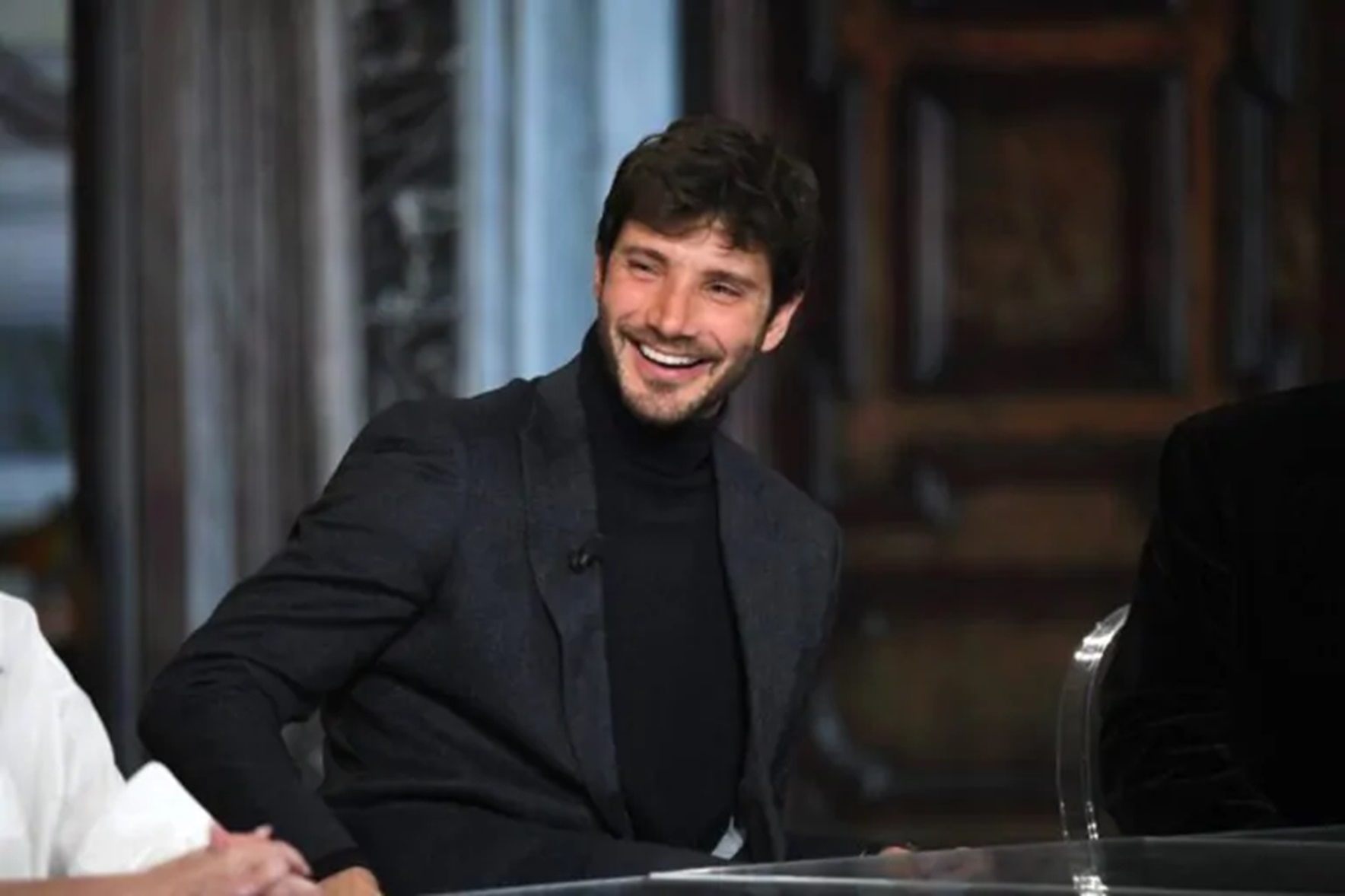 Stefano De Martino onthult onverwachte details over zijn tijd als presentator bij 'Het Eiland van de Bekende Mensen'