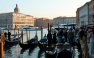 limpatto del matrimonio di bezos su venezia e le sue tensioni 1750715796
