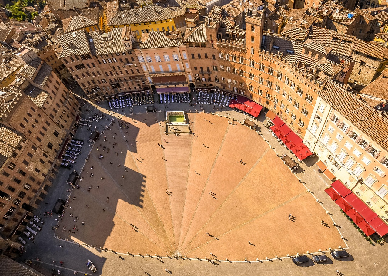 https://www.notizie.it/wp-content/uploads/2025/06/siena-4677913-1280.jpg
