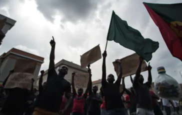 angola manifestazioni contro laumento dei prezzi del carburante python 1753805583 364x230