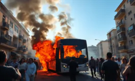 incendio bus a roma dettagli inquietanti 1751382559 265x160