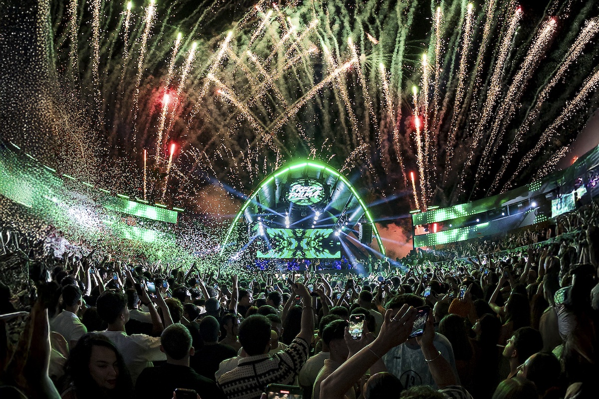 https://www.notizie.it/wp-content/uploads/2025/08/00-vega-discoteque-2025.jpg