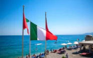 bandiere della pace in versilia un messaggio che divide python 1755386653