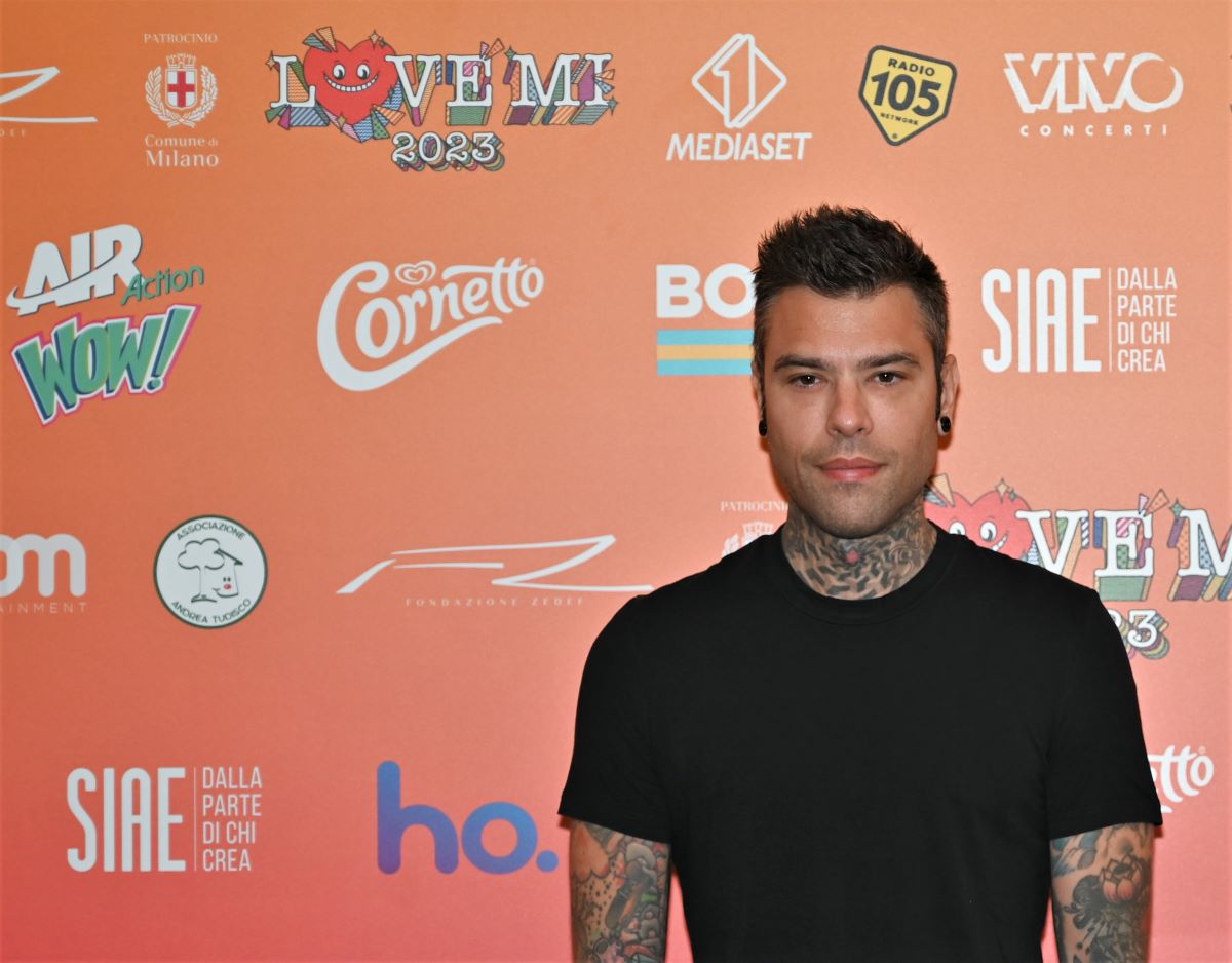 Fedez attacca, Tony Effe risponde: escalation tra i due rapper