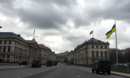 macron avverte putin mira alla capitolazione di kiev python 1755454872 265x160
