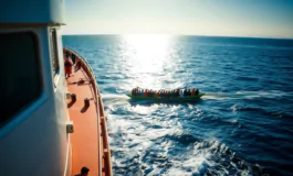 nuovo porto sicuro per la ocean viking dopo il salvataggio di 87 migranti python 1756121857 265x160