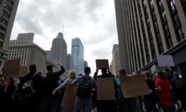 tensioni a new york manifestazioni dopo la morte di un giornalista al jazeera python 1755083310 265x160