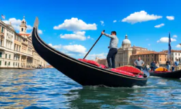 venezia i pericoli dei selfie in gondola python 1756054834 265x160