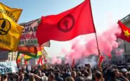 20mila partecipanti al corteo di leoncavallo tensione con uova e petardi python 1757175851