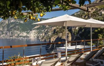 L’hotel sulla Costiera Amalfitana che unisce relax, cucina e panorami mozzafiato