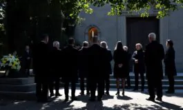 giorgio armani lultimo saluto nel silenzio di rivalta python 1757341478 265x160