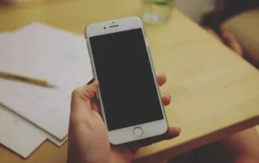 scuola divieto smartphone sospensione