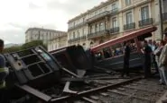 lisbona in lutto dopo il deragliamento della funicolare elevador da gloria python 1756970794
