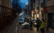 milano un anziano si getta dal balcone e provoca la morte di una passante python 1757892740