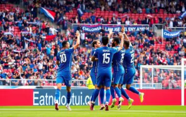 napoli conquista la vetta della classifica dopo la vittoria su pisa python 1758580092 364x230