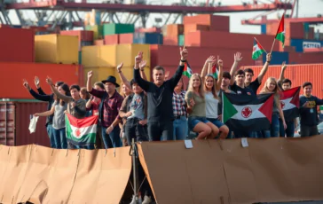 protesta al porto di melbourne contro la vendita di armi a israele python 1756760733 364x230