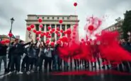 protesta alla farnesina attivisti spruzzano vernice rossa per sensibilizzare sullingiustizia sociale python 1758865056