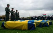 ucraina onora i caduti mentre litalia manifesta per gaza python 1758232727