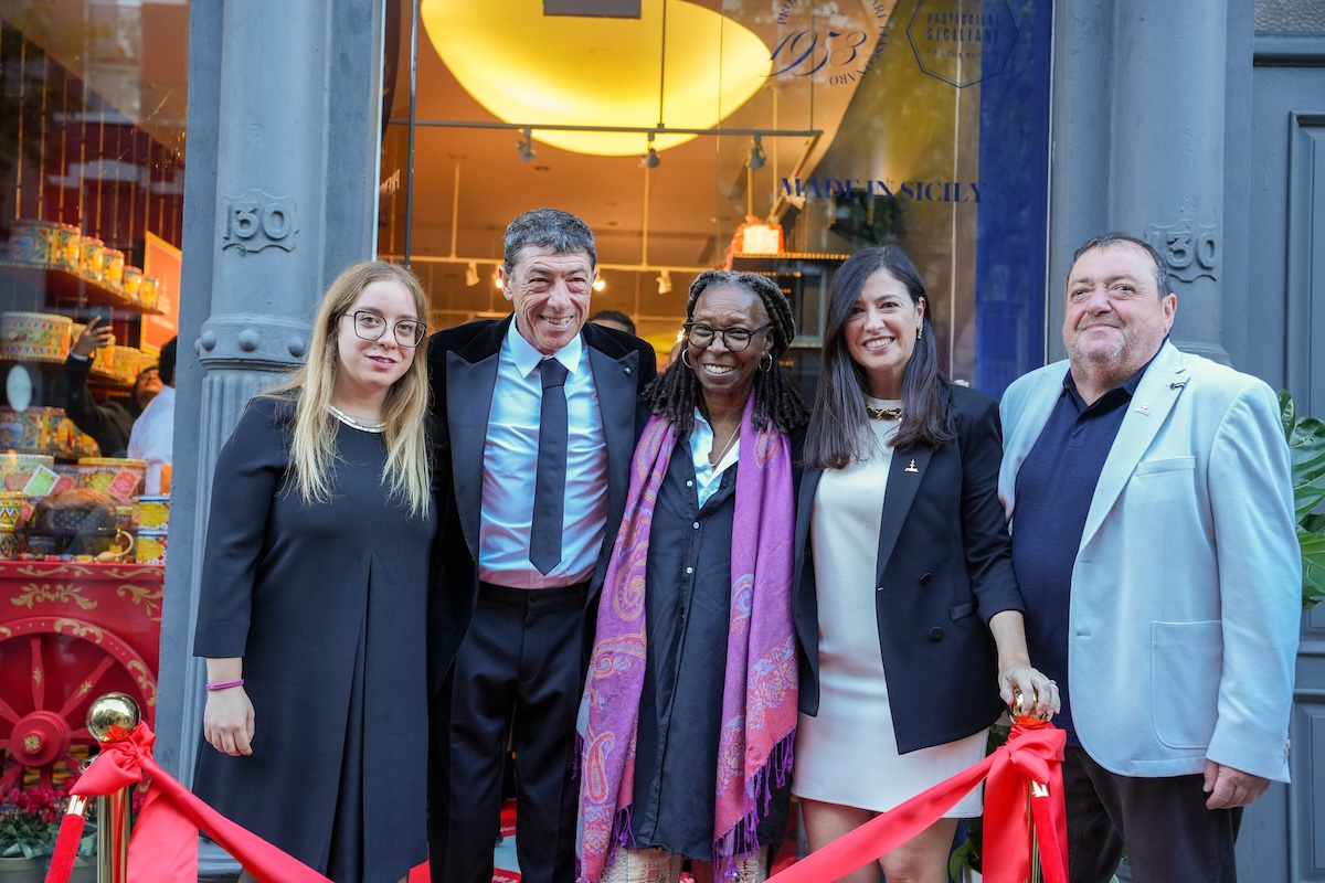 https://www.notizie.it/wp-content/uploads/2025/10/antonella-fiasconaro-nicola-fiasconaro-whoopi-goldberg-agata-fiasconaro-fausto-fiasconaro.jpg