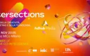 Team AdHub Media allo Stand 8 a Intersection 2025, presentazione soluzioni editoriali e pubblicitarie.