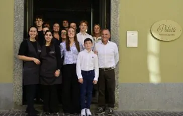 famiglia poletti con alcuni collaboratori scaled e1760605173127 364x230