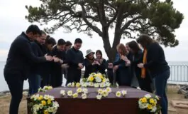 funerali di evan delogu lemozionante addio del fratello di andrea e il sostegno di milly carlucci 1761946184 265x160