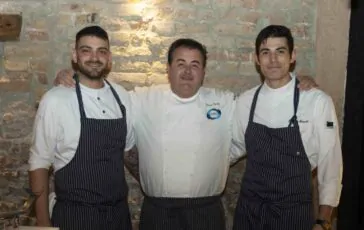 gennaro esposito con raffaele iasevoli executive chef e il pastry chef raffaele santoro scaled e1761572824112 364x230