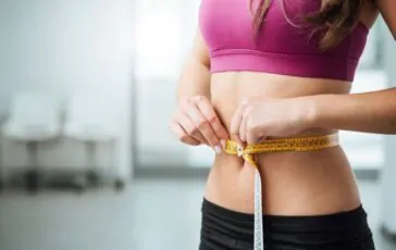 Dieta della pancia piatta: come sgonfiarsi naturalmente