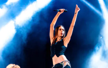 elodie interrompe concerto video virale