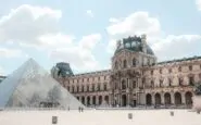 louvre parigi furto