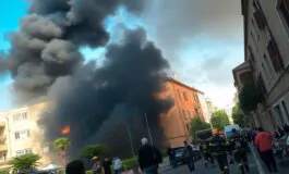 incendio a roma 300 persone evacuate in seguito a un rogo 1759834794 265x160