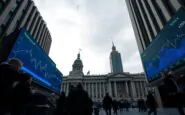 russias stock market experiences sharp drop as peace negotiations falter 1759980962