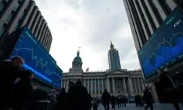 russias stock market experiences sharp drop as peace negotiations falter 1759980962 265x160