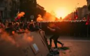 scontri a roma durante la manifestazione contro il governo tensioni in aumento 1761162329