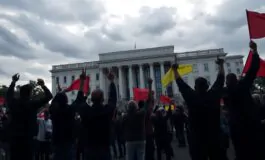 tbilisi in subbuglio manifestanti tentano di assaltare il palazzo presidenziale python 1759676069 265x160