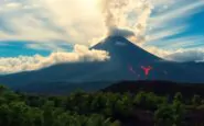 timelapse footage reveals stunning indonesian volcano eruption 1760523145