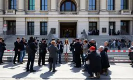 chiara ferragni in aula accuse di truffa aggravata nel caso pandoro 1762345514 265x160