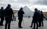 furto al louvre nuove accuse e dettagli sugli arresti recenti 1762023881