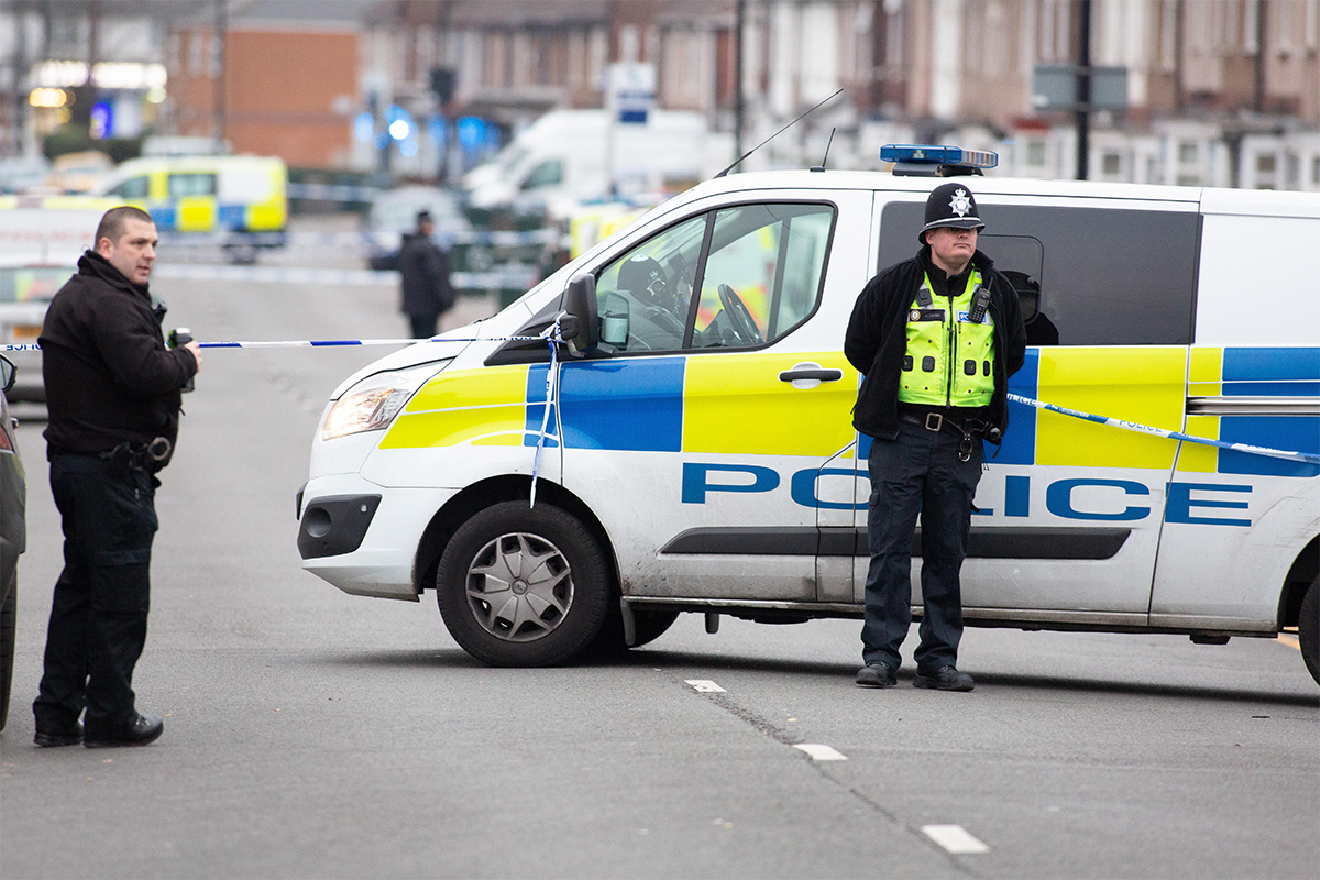 “É precipitata dal balcone”: l’amata influencer è morta. I retroscena sulla lite