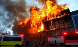 incendio a milano centro commerciale in fiamme 1762178925 265x160