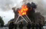 incendio in centro citta palazzo residenziale distrutto 1762732236