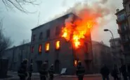 incendio in un edificio occupato a roma grave ferito e intervento dei soccorsi 1762851415