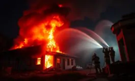 incendio in un immobile dismesso a roma ferito un uomo 1762849568 265x160